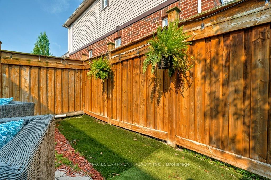 Townhouse for sale at 79 Browview Drive, Hamilton, Ontario, L8B 0R2 - Waterdown - MLS: X12925370