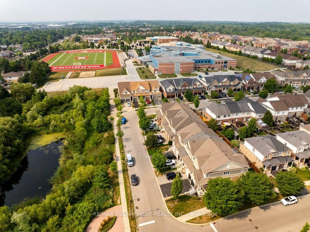 Townhouse for sale at 79 Browview Drive, Hamilton, Ontario, L8B 0R2 - Waterdown - MLS: X12925370