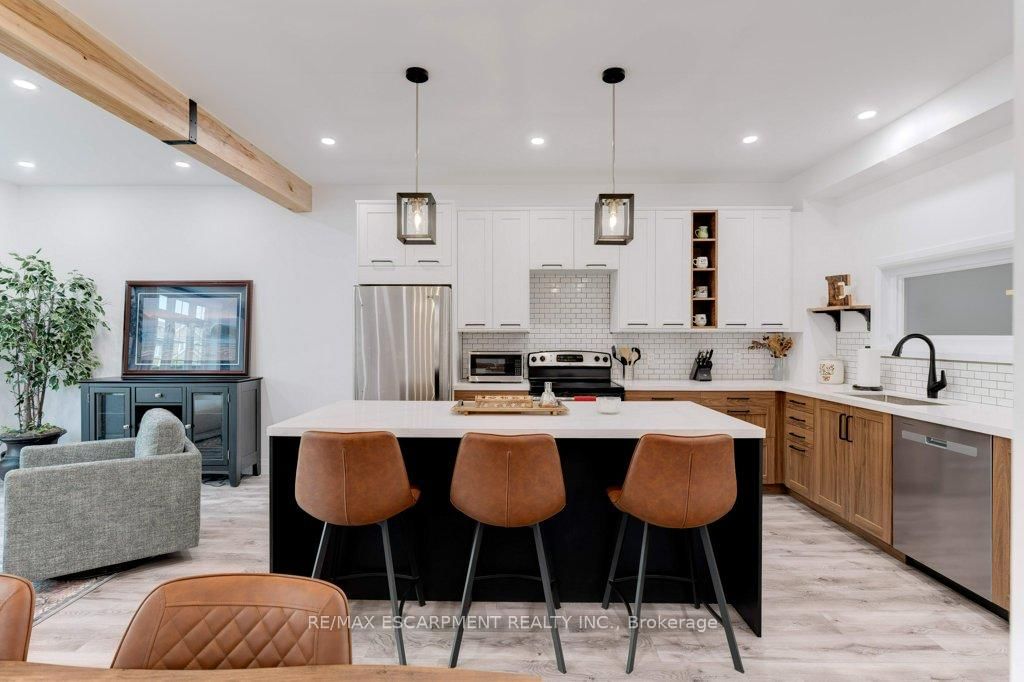 Townhouse for sale at 79 Browview Drive, Hamilton, Ontario, L8B 0R2 - Waterdown - MLS: X12925370