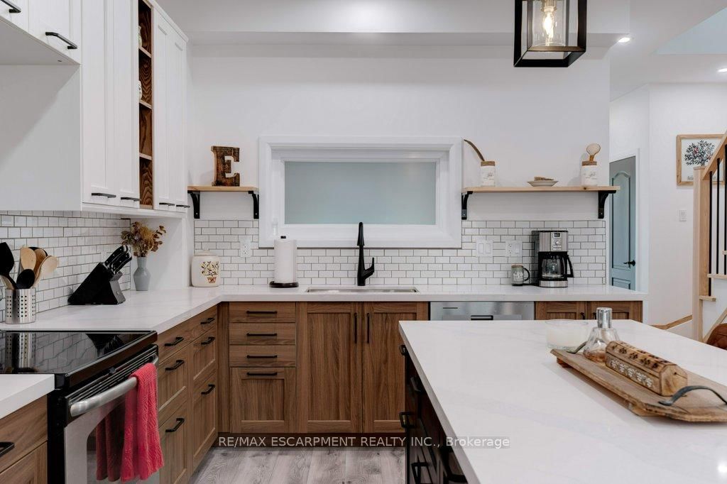 Townhouse for sale at 79 Browview Drive, Hamilton, Ontario, L8B 0R2 - Waterdown - MLS: X12925370