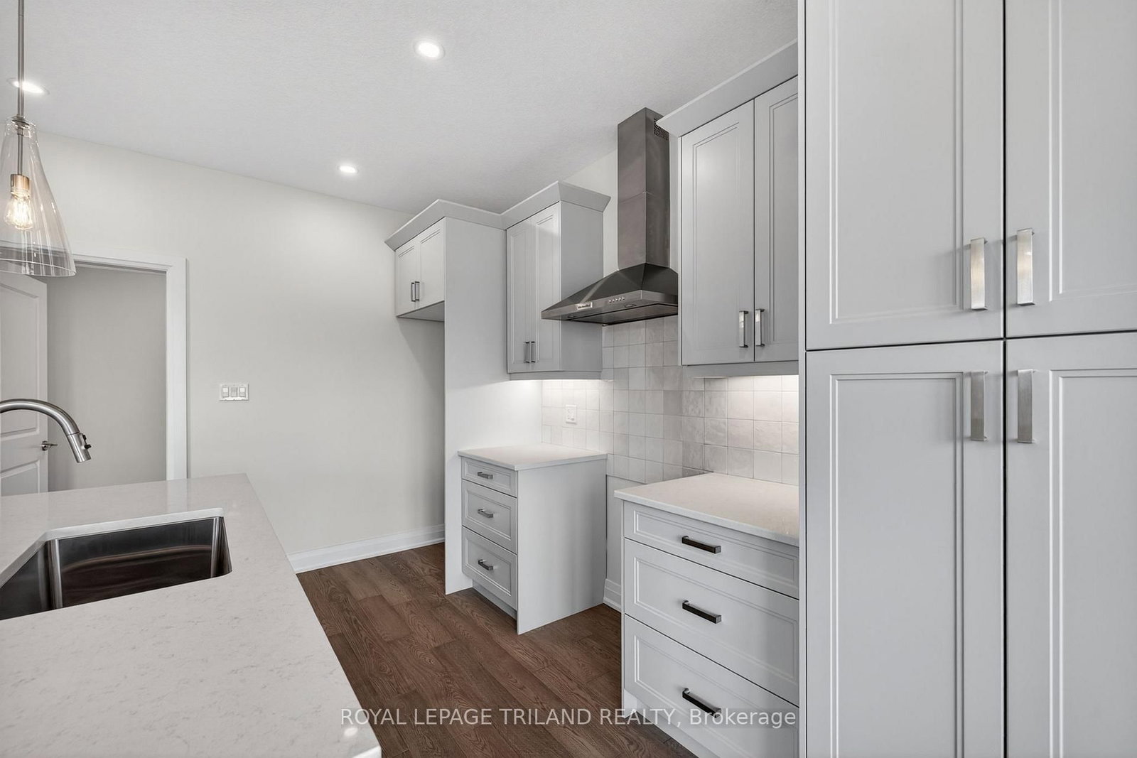 Detached House for sale at 28 Allister Drive, Middlesex Centre, Ontario, N0L 1R0 - Kilworth - MLS: X12925544