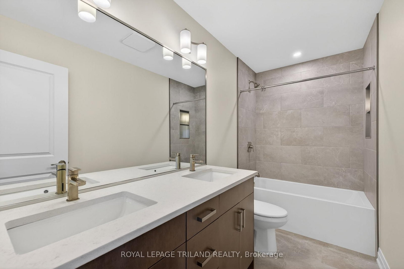 Detached House for sale at 28 Allister Drive, Middlesex Centre, Ontario, N0L 1R0 - Kilworth - MLS: X12925544