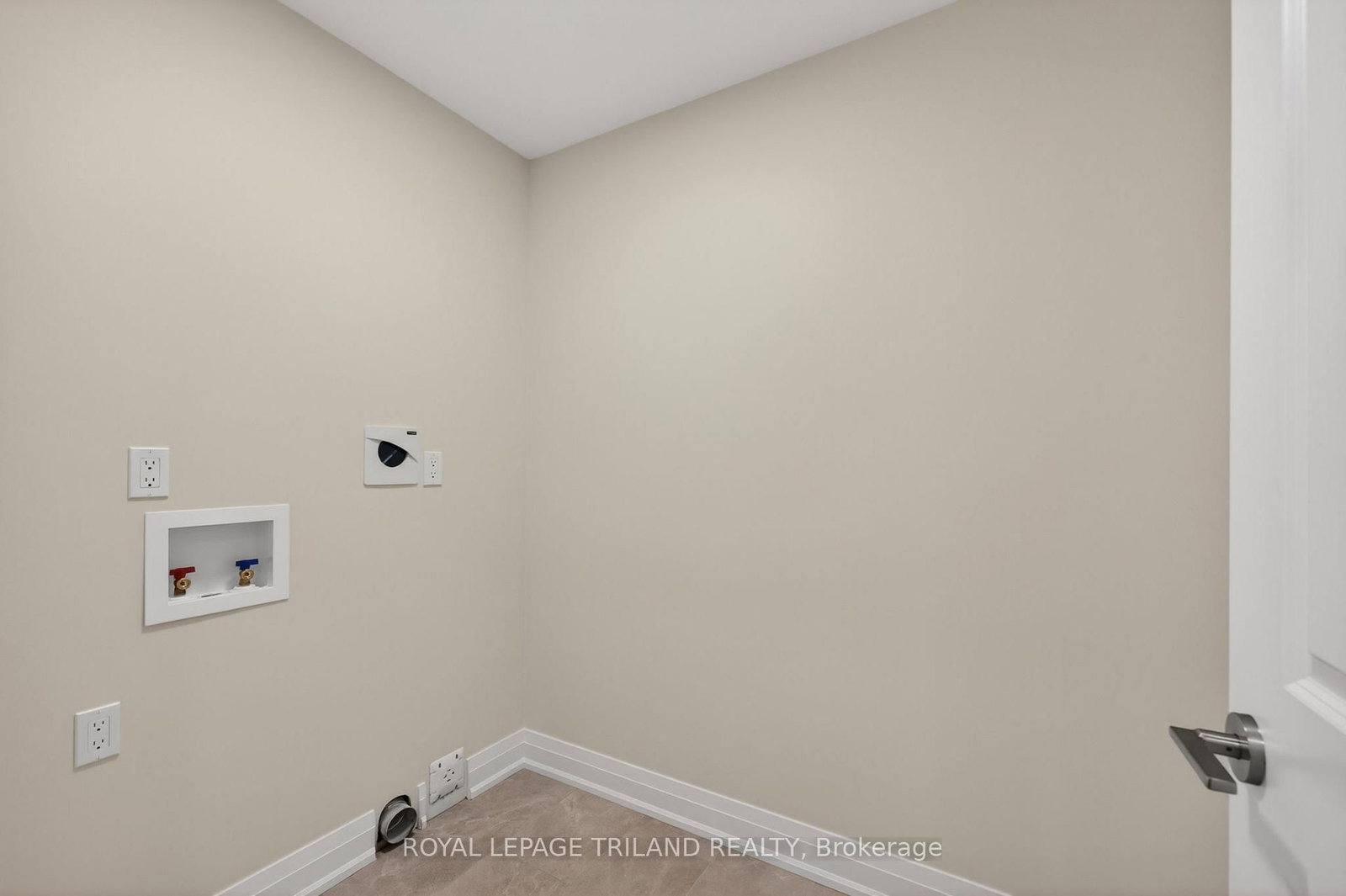 Detached House for sale at 28 Allister Drive, Middlesex Centre, Ontario, N0L 1R0 - Kilworth - MLS: X12925544