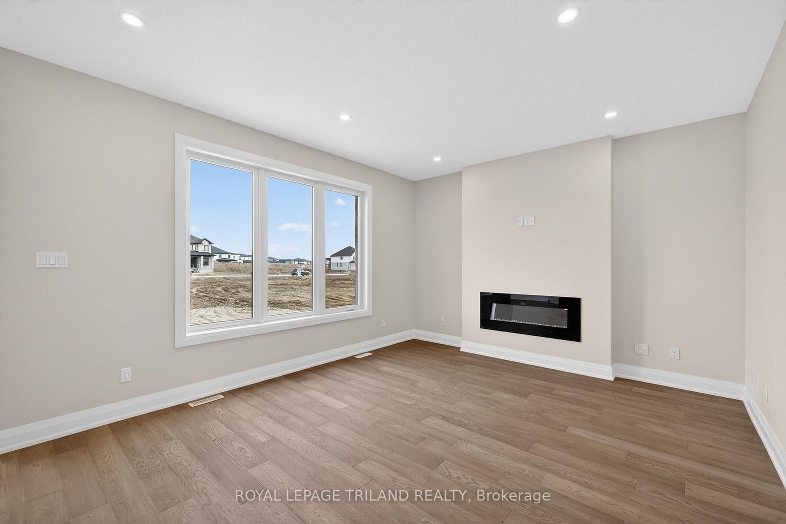 Detached House for sale at 28 Allister Drive, Middlesex Centre, Ontario, N0L 1R0 - Kilworth - MLS: X12925544