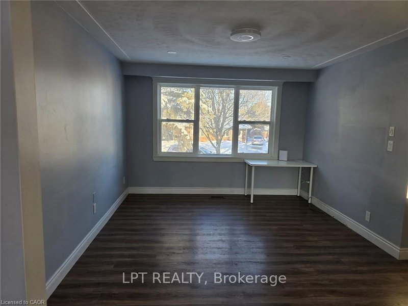 593 Mount Anne Dr, Waterloo, N2L 4W6 | Image 3