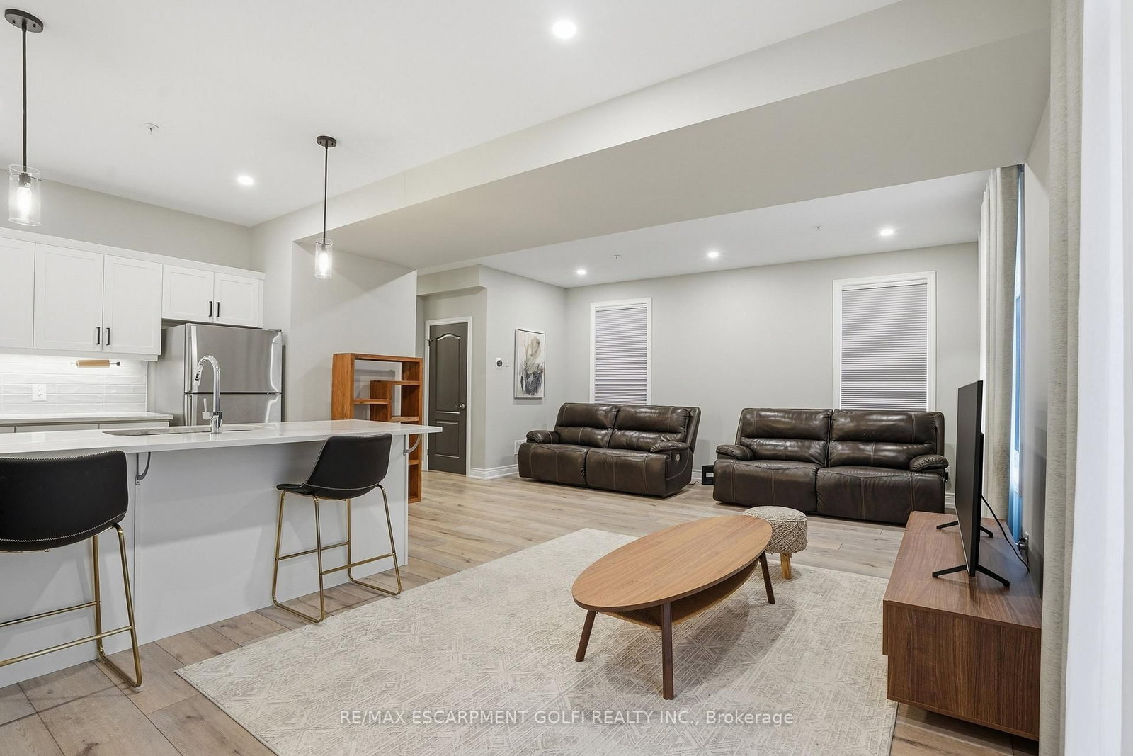 Detached House for sale at 121 Moffatt Street, St. Catharines, Ontario, L2P 2L7 - Oakdale - MLS: X12925814