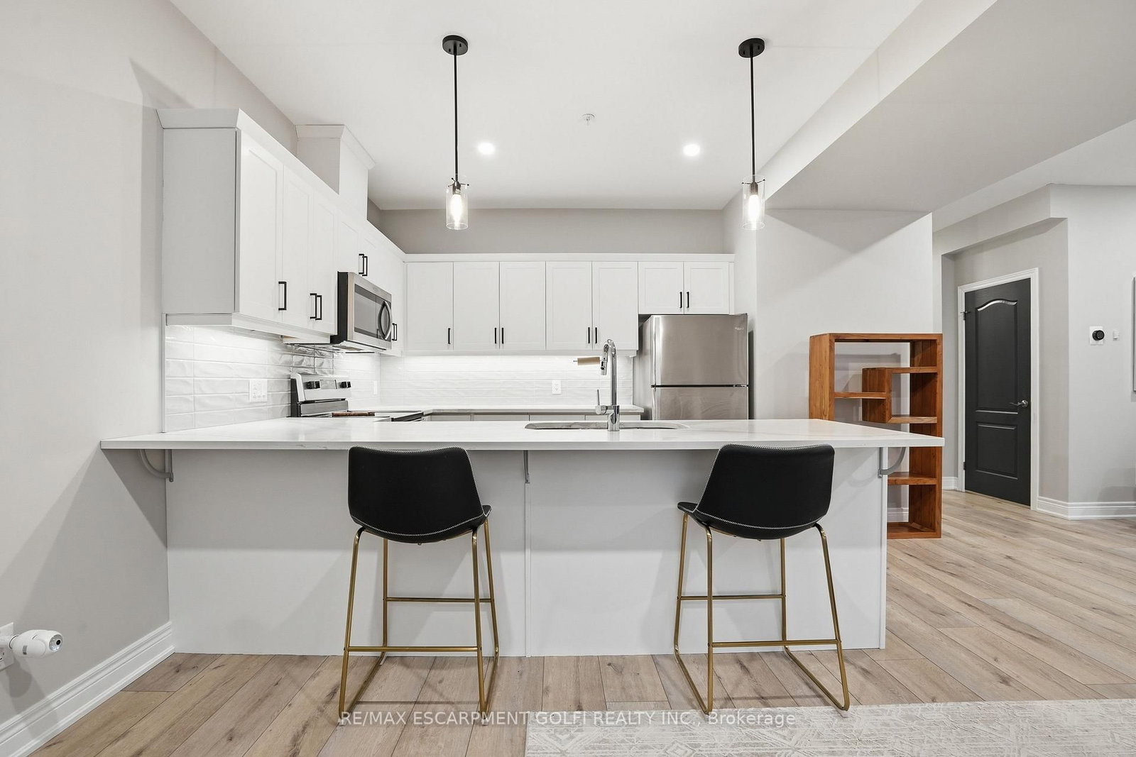 Detached House for sale at 121 Moffatt Street, St. Catharines, Ontario, L2P 2L7 - Oakdale - MLS: X12925814