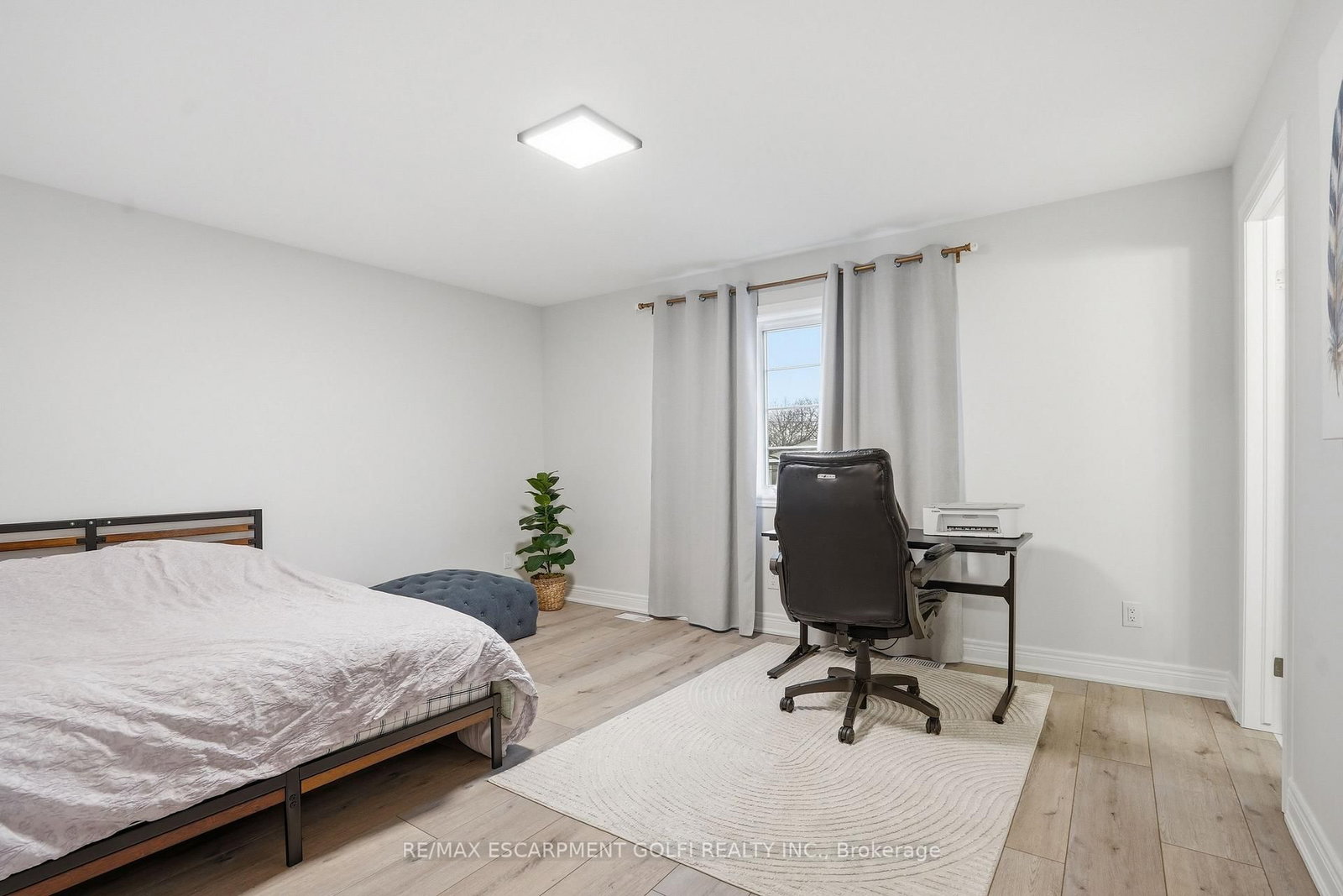 Detached House for sale at 121 Moffatt Street, St. Catharines, Ontario, L2P 2L7 - Oakdale - MLS: X12925814