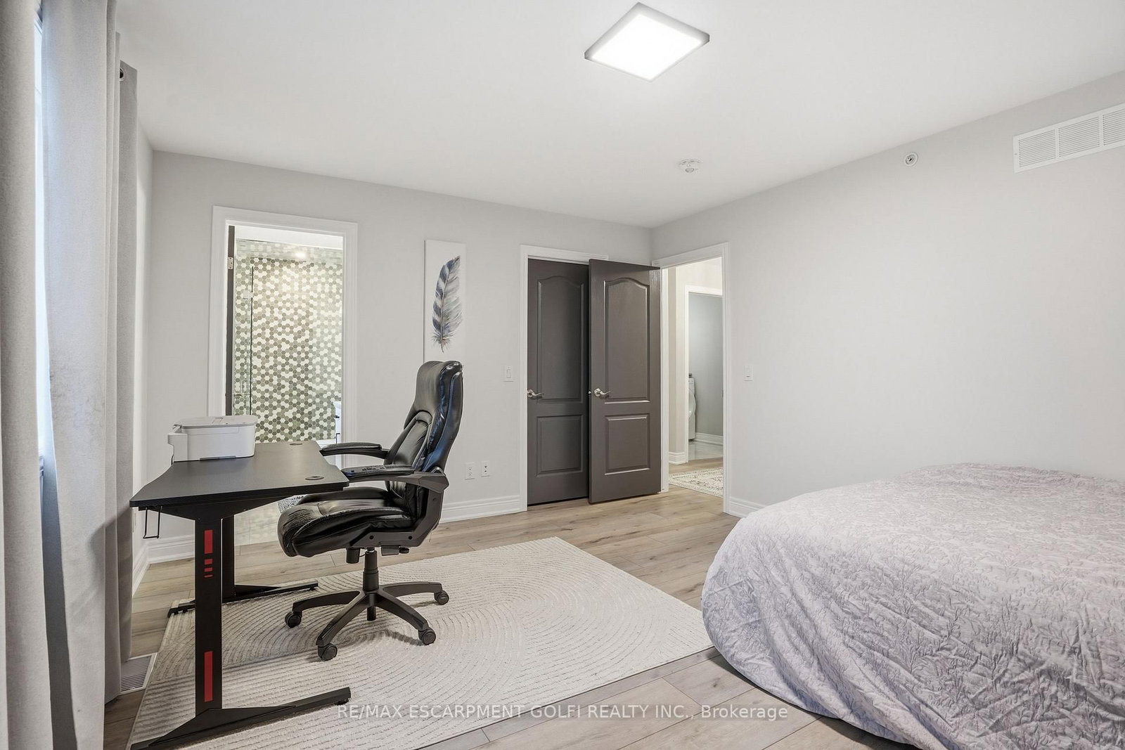 Detached House for sale at 121 Moffatt Street, St. Catharines, Ontario, L2P 2L7 - Oakdale - MLS: X12925814