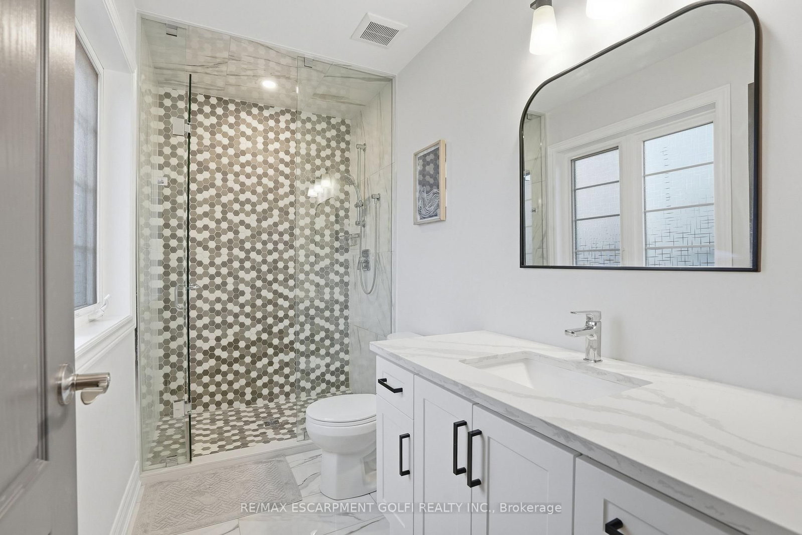 Detached House for sale at 121 Moffatt Street, St. Catharines, Ontario, L2P 2L7 - Oakdale - MLS: X12925814