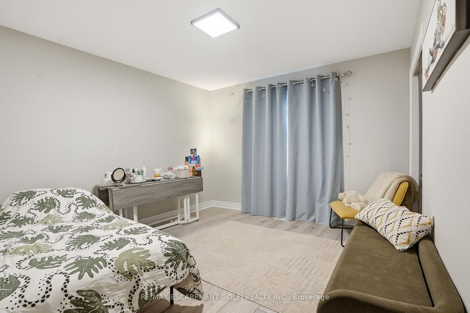 Detached House for sale at 121 Moffatt Street, St. Catharines, Ontario, L2P 2L7 - Oakdale - MLS: X12925814