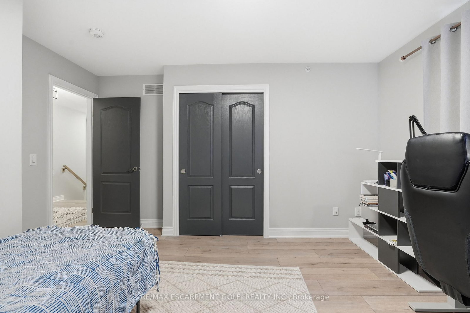 Detached House for sale at 121 Moffatt Street, St. Catharines, Ontario, L2P 2L7 - Oakdale - MLS: X12925814