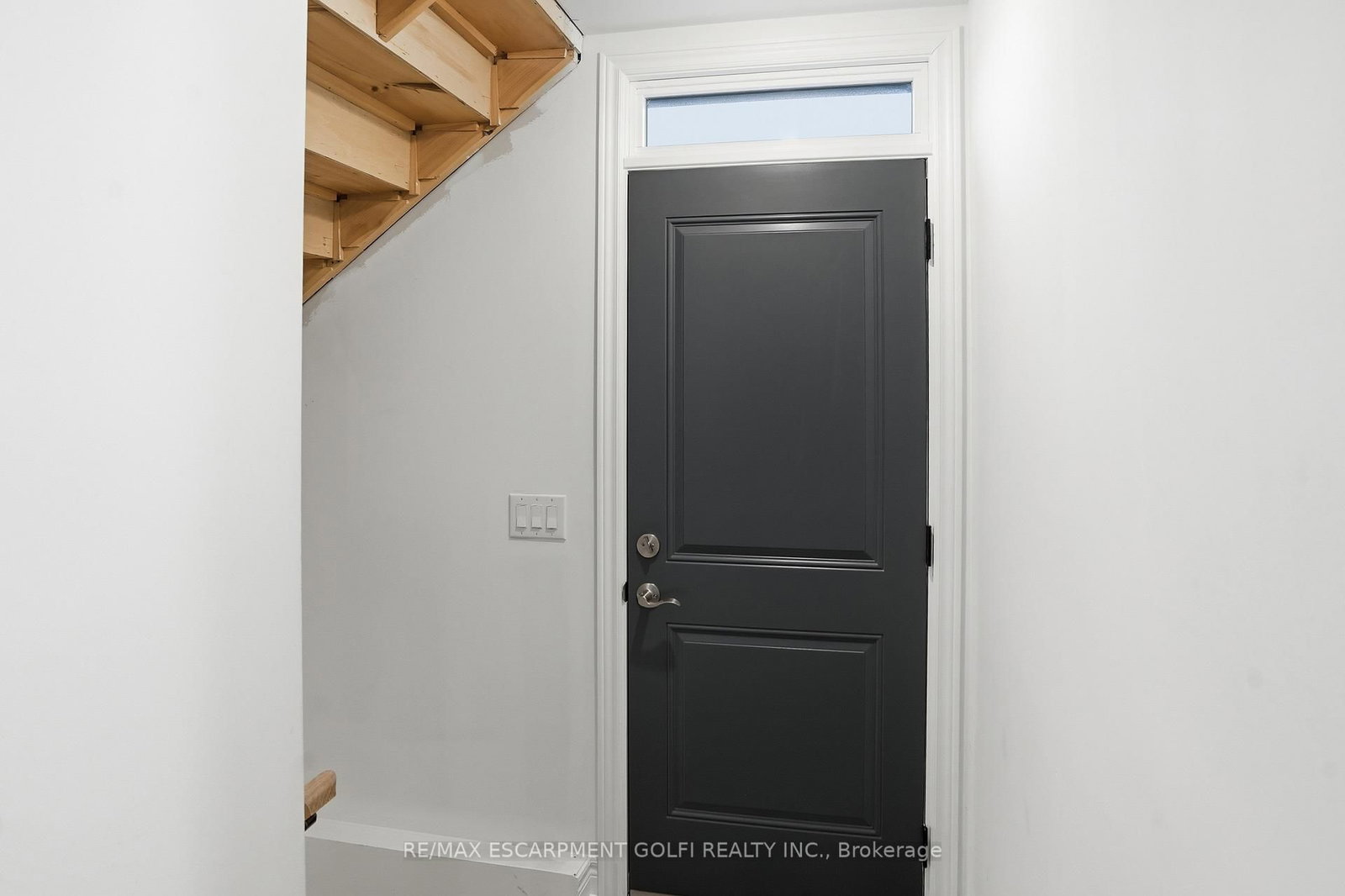 Detached House for sale at 121 Moffatt Street, St. Catharines, Ontario, L2P 2L7 - Oakdale - MLS: X12925814