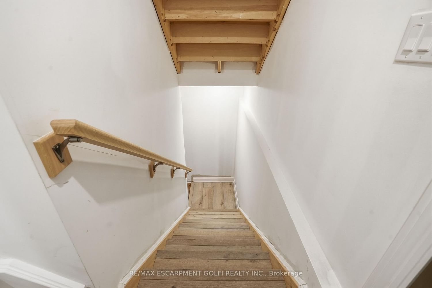 Detached House for sale at 121 Moffatt Street, St. Catharines, Ontario, L2P 2L7 - Oakdale - MLS: X12925814