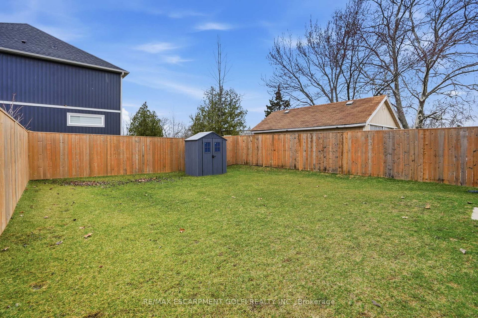 Detached House for sale at 121 Moffatt Street, St. Catharines, Ontario, L2P 2L7 - Oakdale - MLS: X12925814