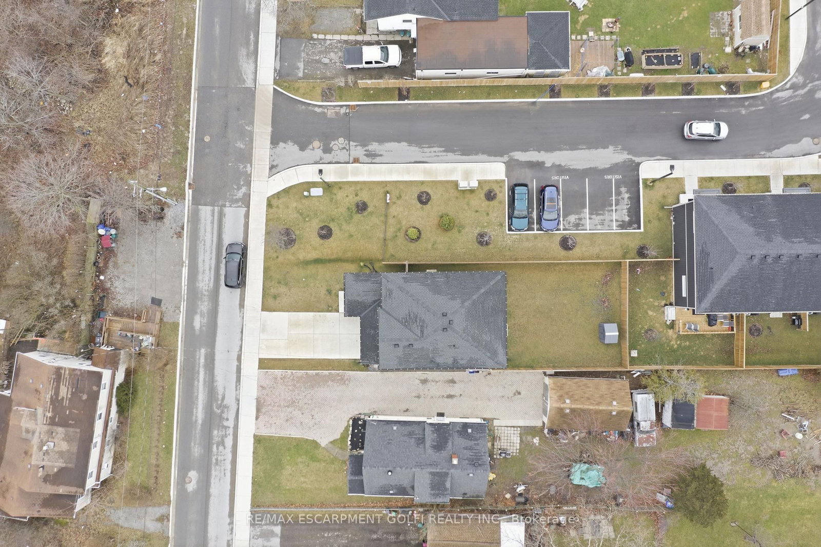 Detached House for sale at 121 Moffatt Street, St. Catharines, Ontario, L2P 2L7 - Oakdale - MLS: X12925814