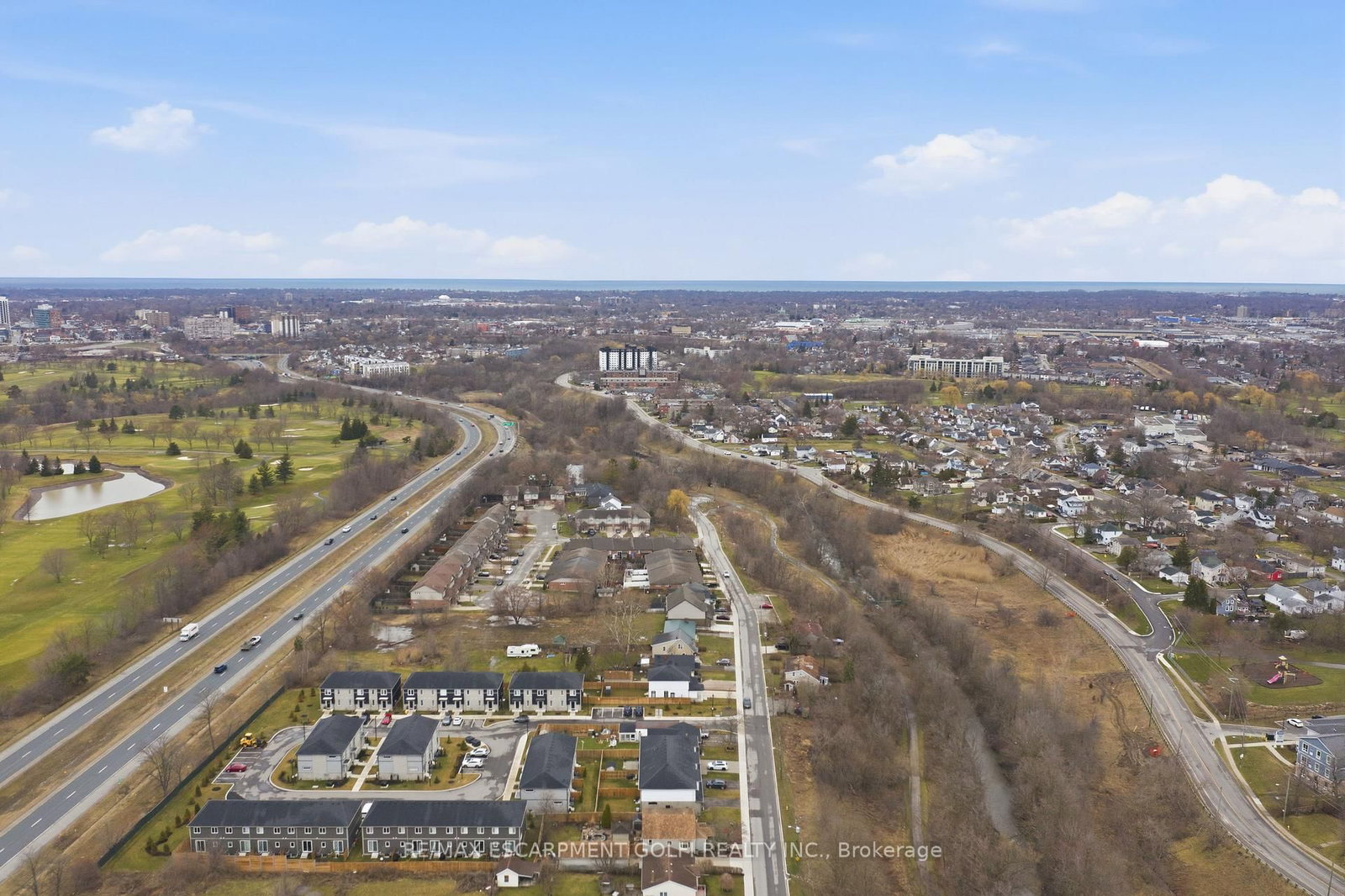 Detached House for sale at 121 Moffatt Street, St. Catharines, Ontario, L2P 2L7 - Oakdale - MLS: X12925814