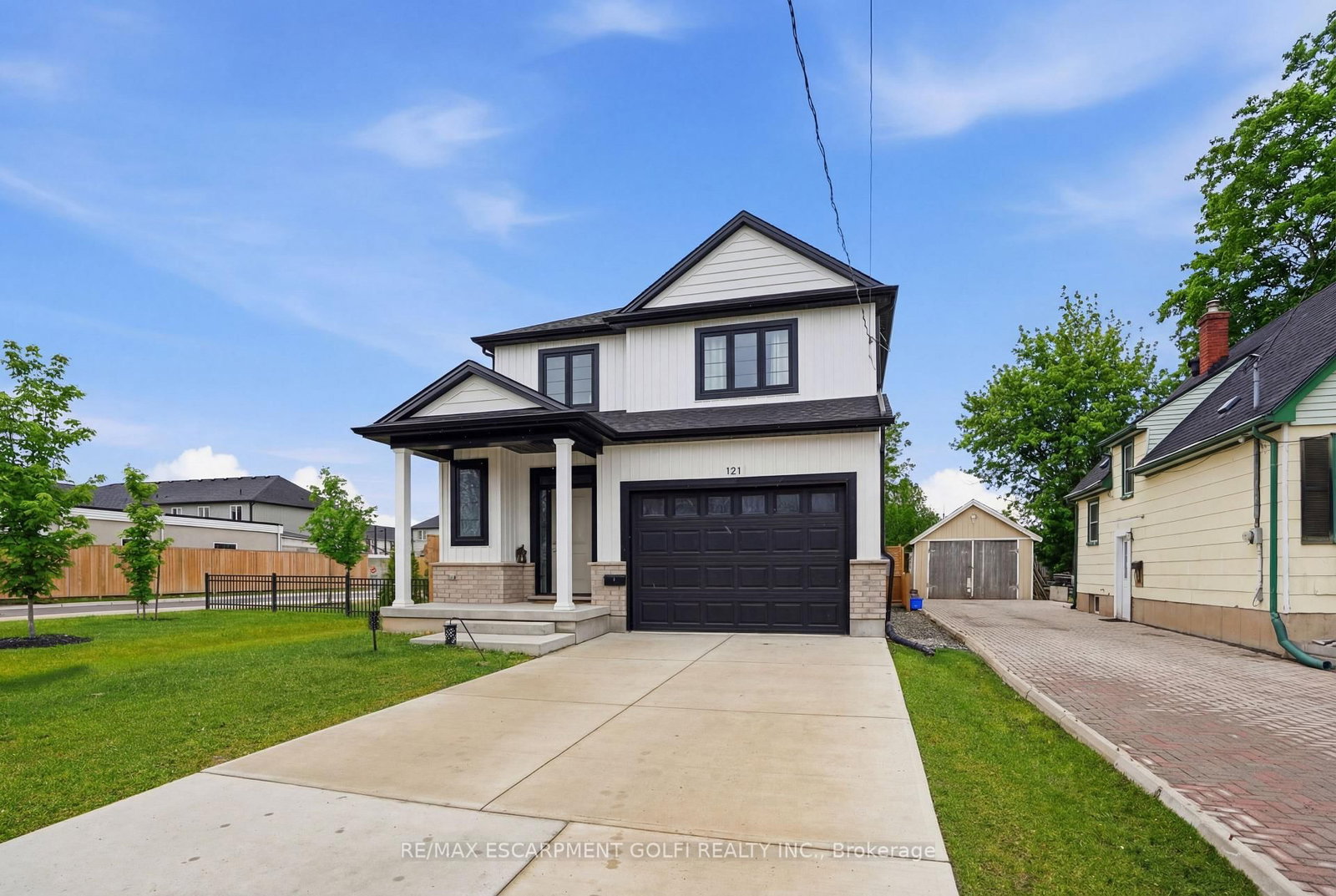 Detached House for sale at 121 Moffatt Street, St. Catharines, Ontario, L2P 2L7 - Oakdale - MLS: X12925814