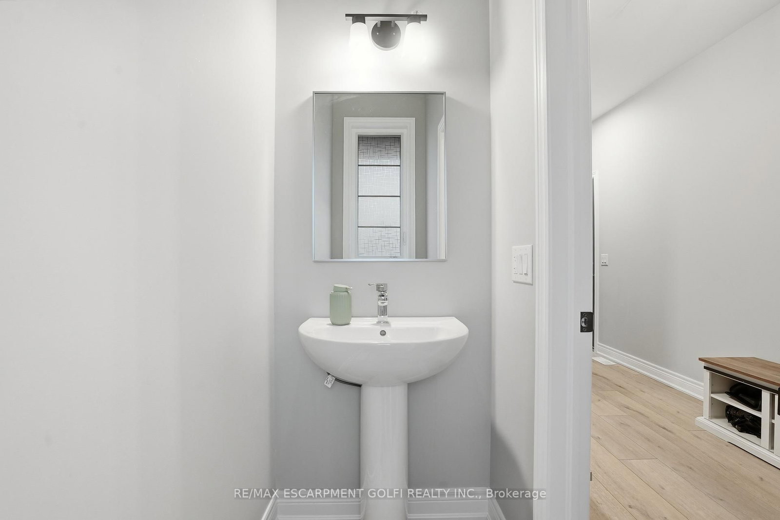 Detached House for sale at 121 Moffatt Street, St. Catharines, Ontario, L2P 2L7 - Oakdale - MLS: X12925814