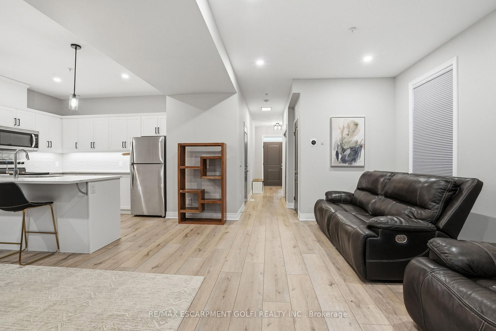 Detached House for sale at 121 Moffatt Street, St. Catharines, Ontario, L2P 2L7 - Oakdale - MLS: X12925814