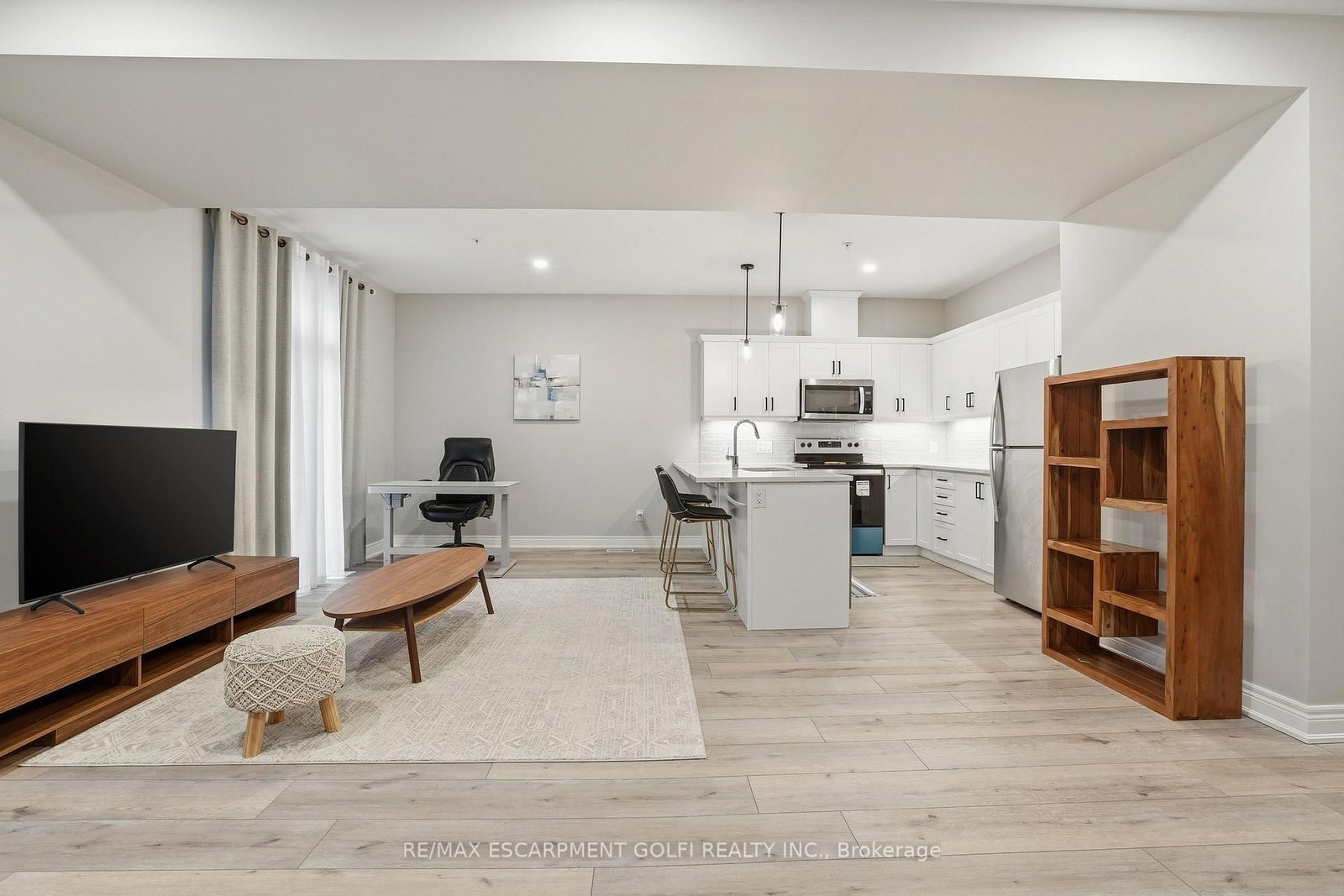 Detached House for sale at 121 Moffatt Street, St. Catharines, Ontario, L2P 2L7 - Oakdale - MLS: X12925814