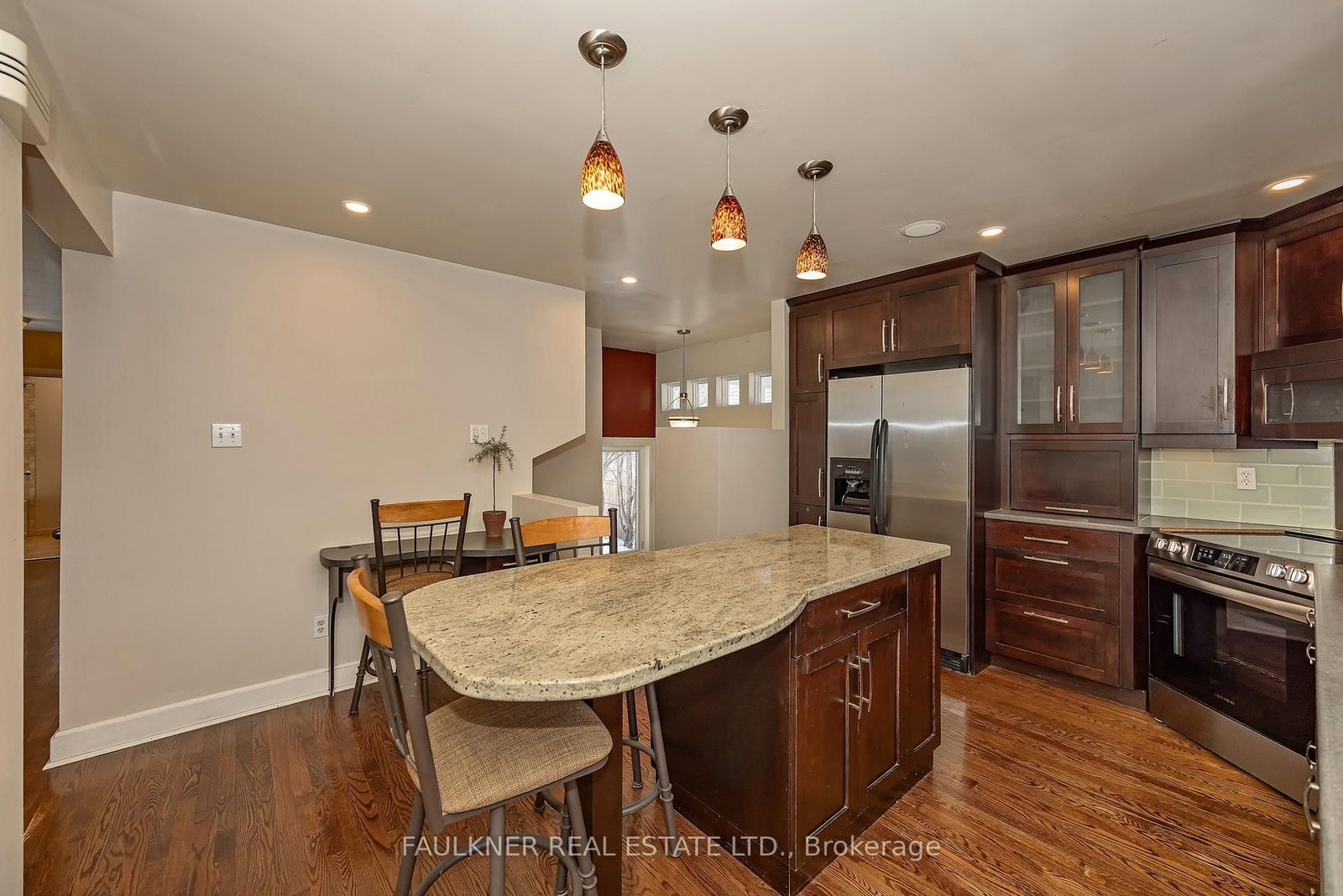 Listing Image 7