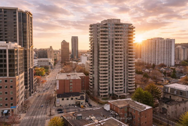 102 - 67 Caroline Street S