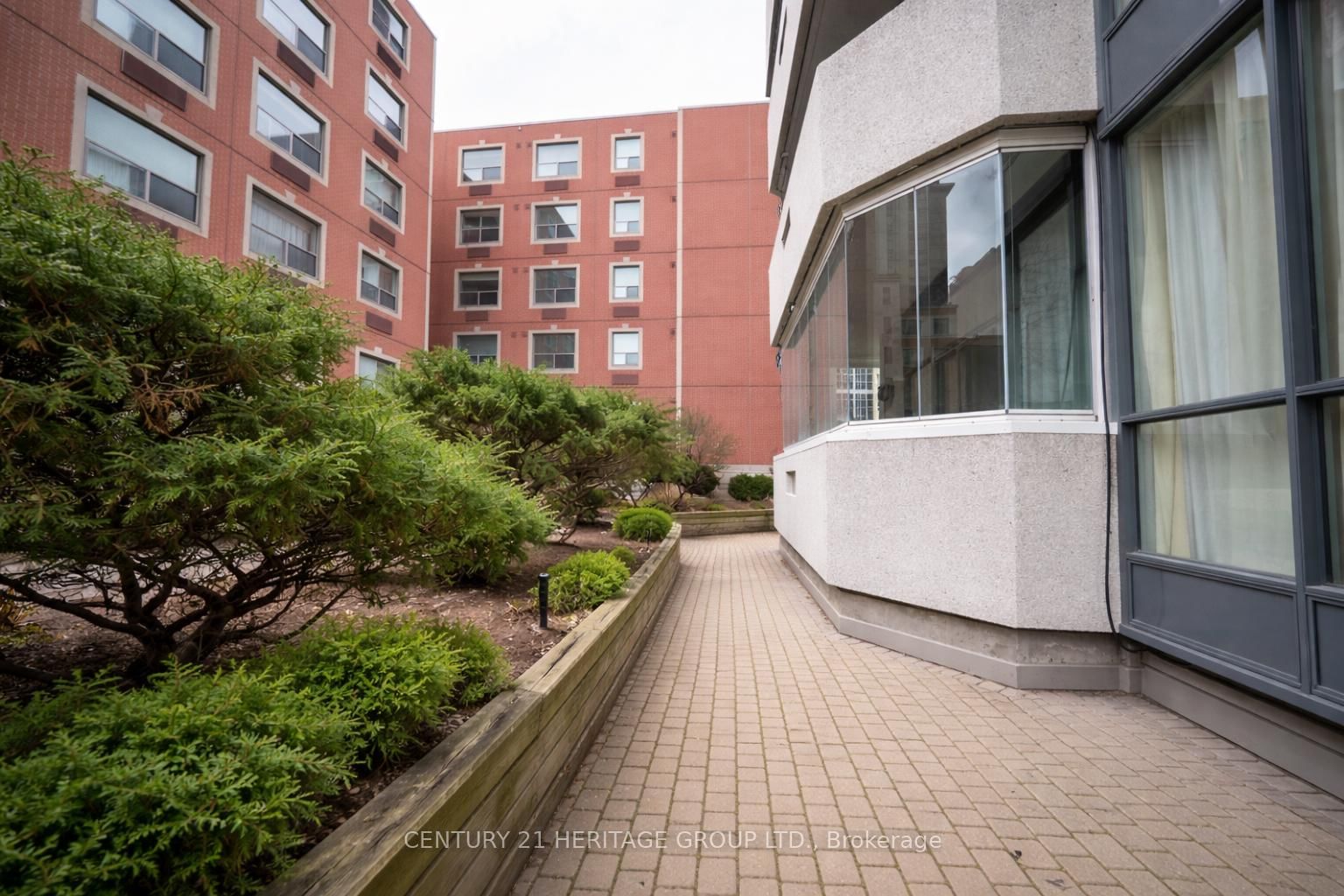 Condo for sale at 102-67 Caroline Street, Hamilton, Ontario, L8P 3K6 - Durand - MLS: X12926110