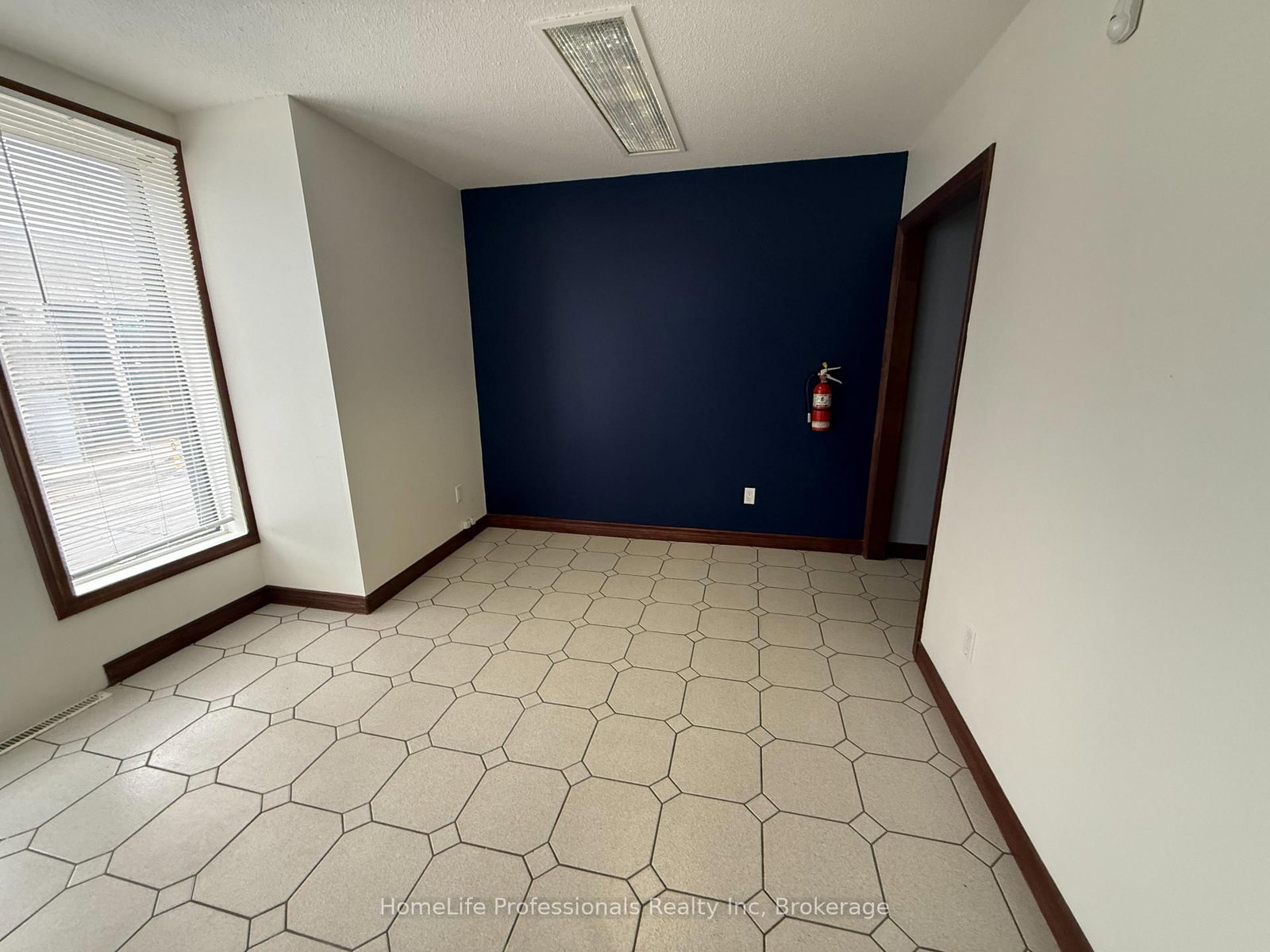 101 Hunter Street E - Photo 2