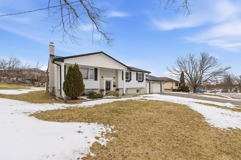 836 Stewart Dr, Peterborough, K9J 7R4 | Image 2