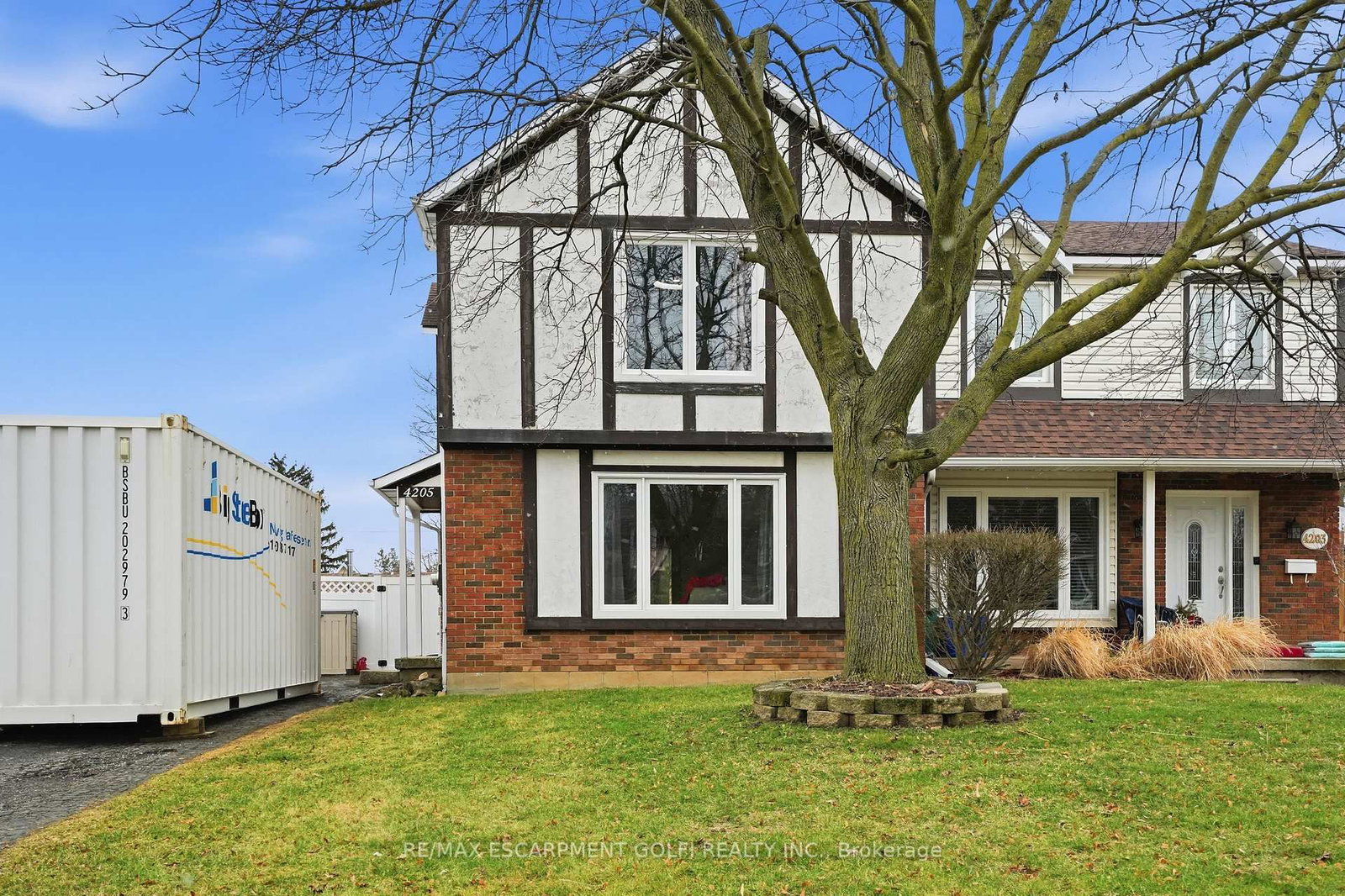 Listing photo 2