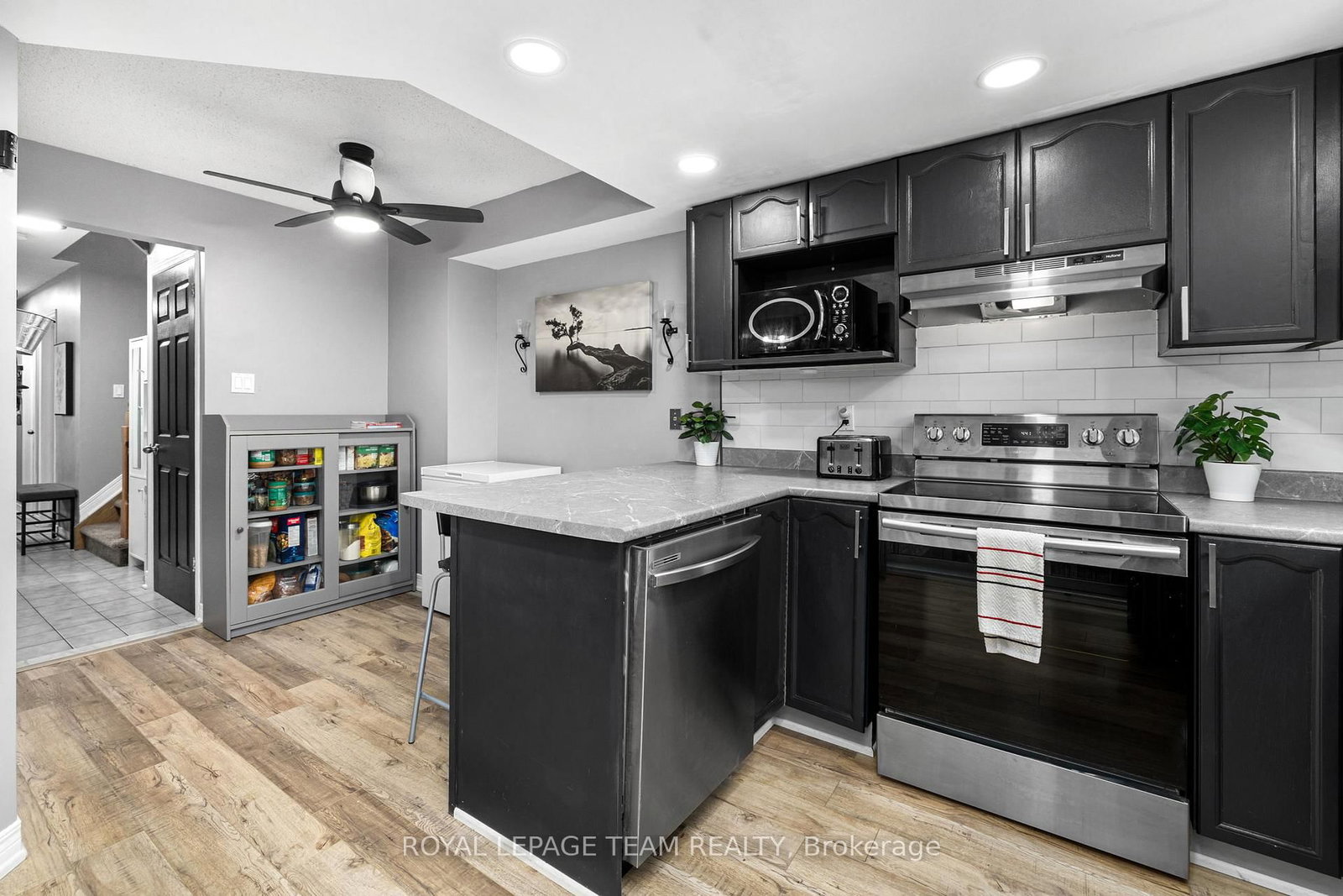 Townhouse for sale at 29 Grenadier Way, Ottawa, Ontario, K2J 4L3 - Barrhaven - Longfields - MLS: X12926740