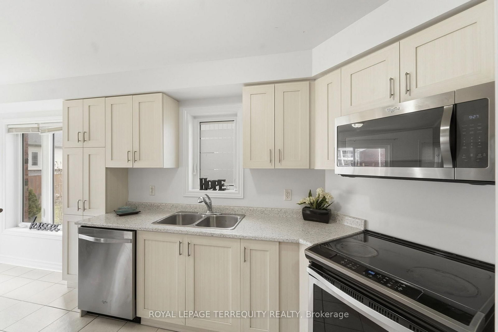 Detached House for sale at 35 Colonel Lyall Street, St. Catharines, Ontario, L2P 0B3 - Secord Woods - MLS: X12926802