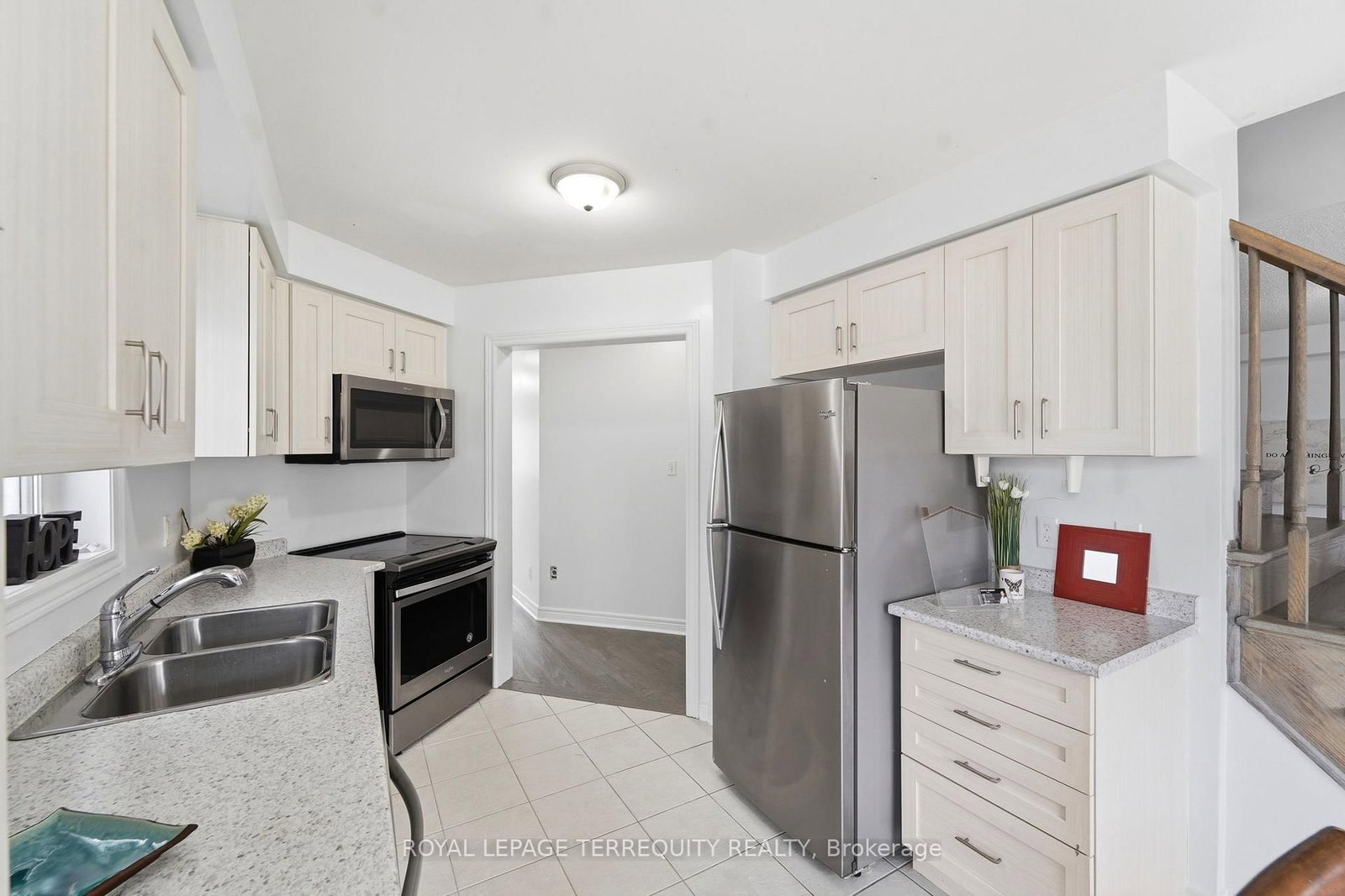 Detached House for sale at 35 Colonel Lyall Street, St. Catharines, Ontario, L2P 0B3 - Secord Woods - MLS: X12926802