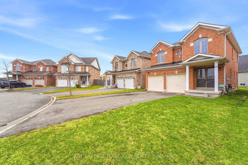 35 Colonel Lyall St, St. Catharines, L2P 0B3 | Image 2