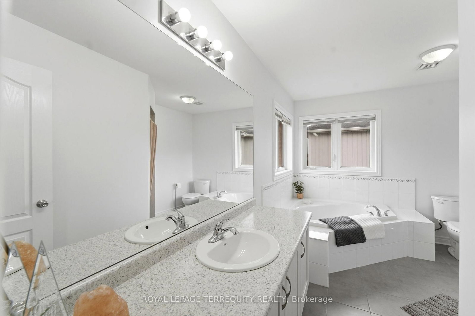 Detached House for sale at 35 Colonel Lyall Street, St. Catharines, Ontario, L2P 0B3 - Secord Woods - MLS: X12926802