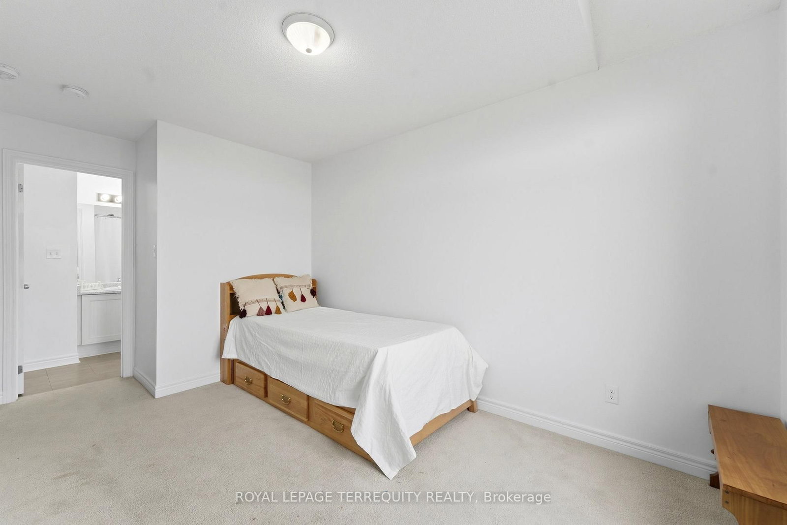 Detached House for sale at 35 Colonel Lyall Street, St. Catharines, Ontario, L2P 0B3 - Secord Woods - MLS: X12926802