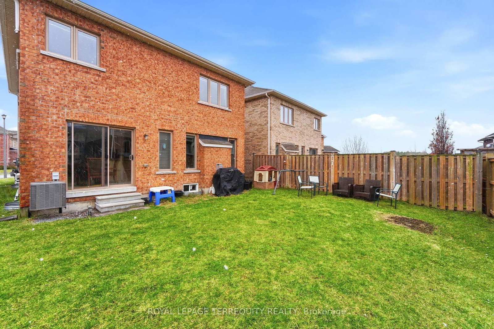 Detached House for sale at 35 Colonel Lyall Street, St. Catharines, Ontario, L2P 0B3 - Secord Woods - MLS: X12926802