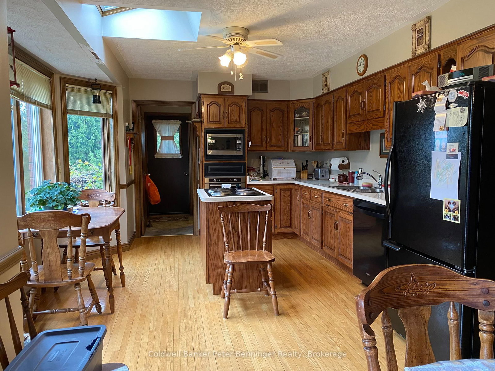Listing Image 4