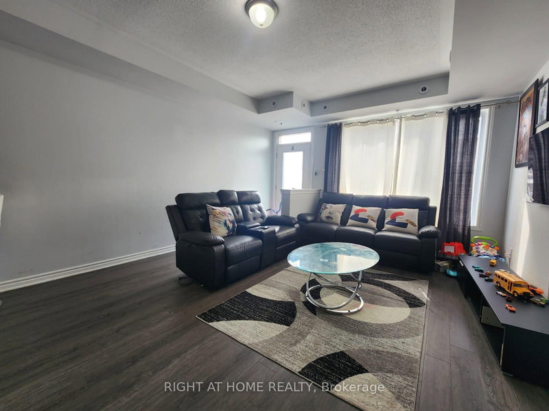 555 Takamose Pvt, Ottawa, K1K 5A5 | Image 2