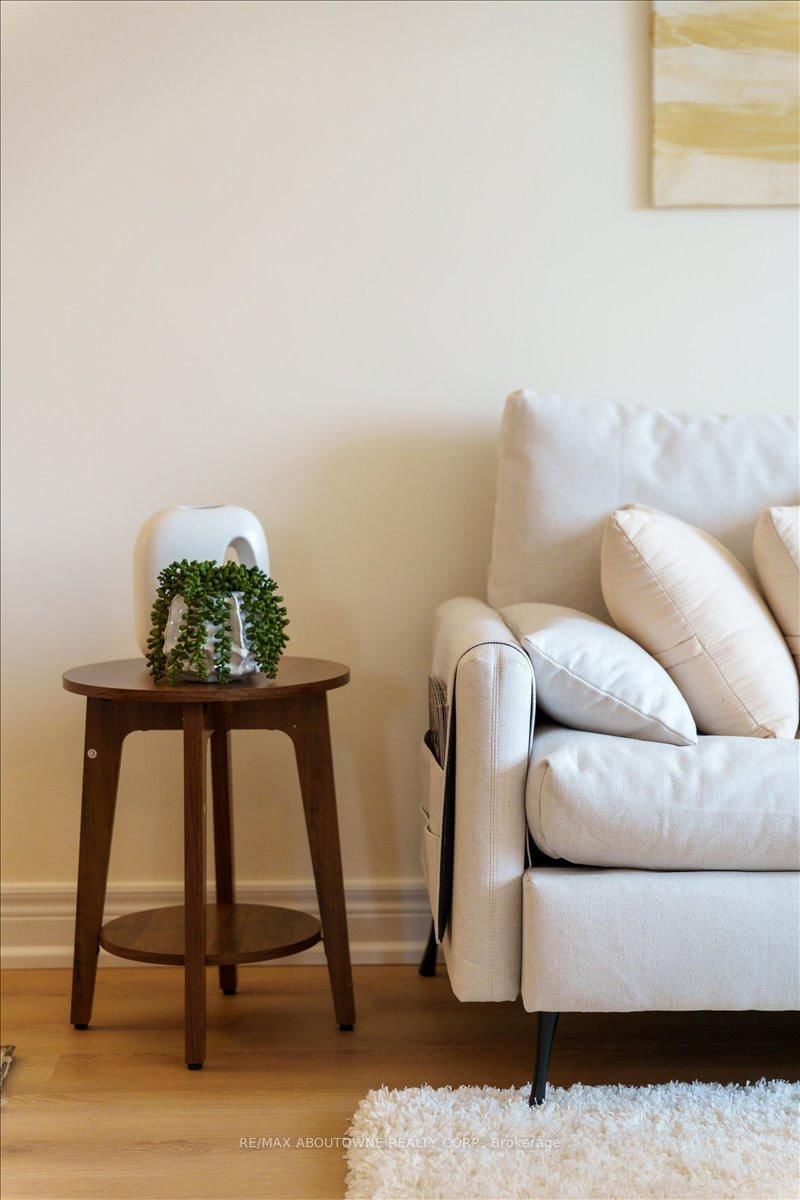 Detached House for sale at 106 Beland Avenue, Hamilton, Ontario, L8H 6C1 - McQuesten - MLS: X12927374