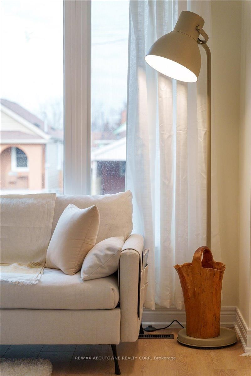 Detached House for sale at 106 Beland Avenue, Hamilton, Ontario, L8H 6C1 - McQuesten - MLS: X12927374