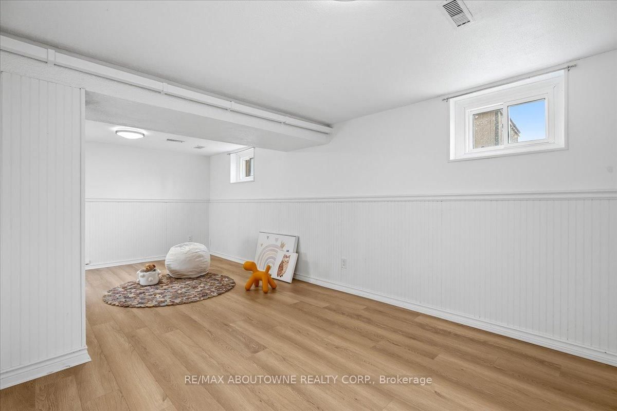 Detached House for sale at 106 Beland Avenue, Hamilton, Ontario, L8H 6C1 - McQuesten - MLS: X12927374