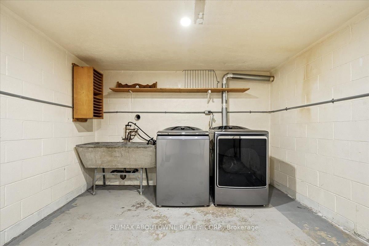 Detached House for sale at 106 Beland Avenue, Hamilton, Ontario, L8H 6C1 - McQuesten - MLS: X12927374