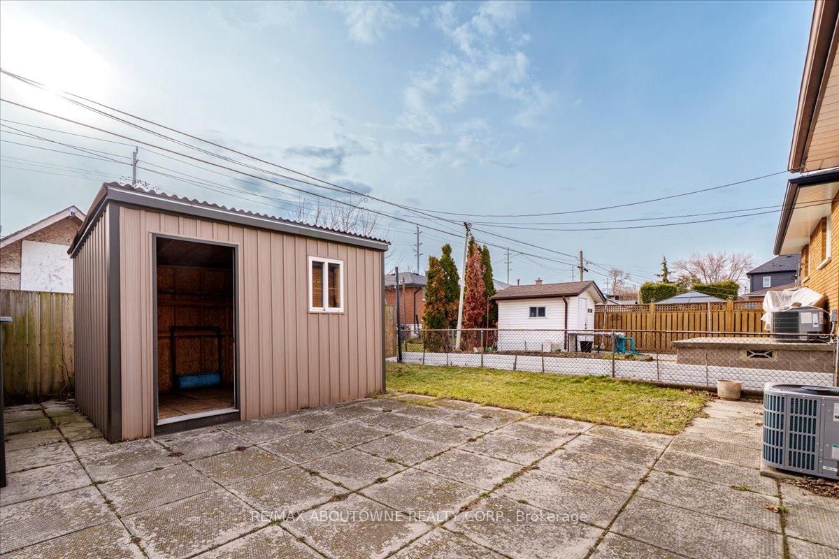 Detached House for sale at 106 Beland Avenue, Hamilton, Ontario, L8H 6C1 - McQuesten - MLS: X12927374