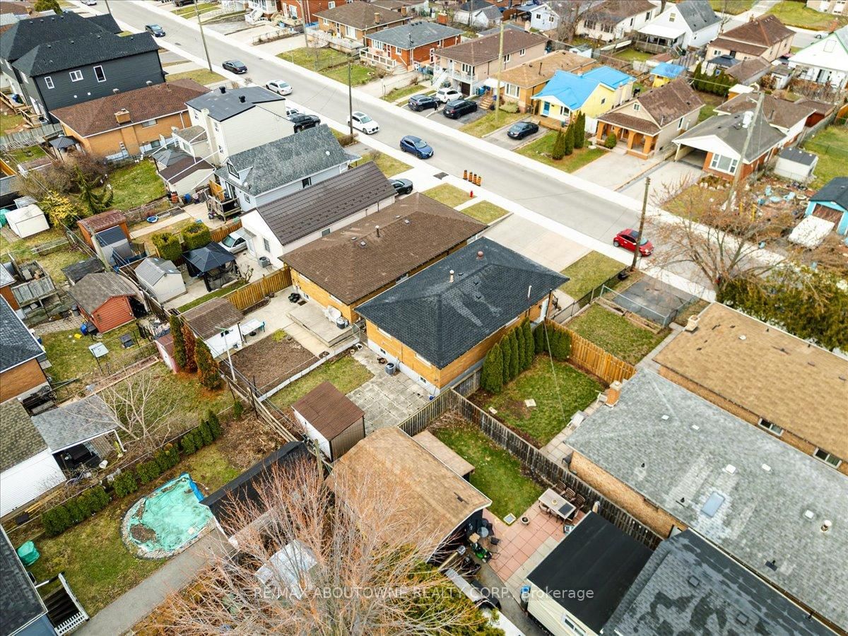 Detached House for sale at 106 Beland Avenue, Hamilton, Ontario, L8H 6C1 - McQuesten - MLS: X12927374