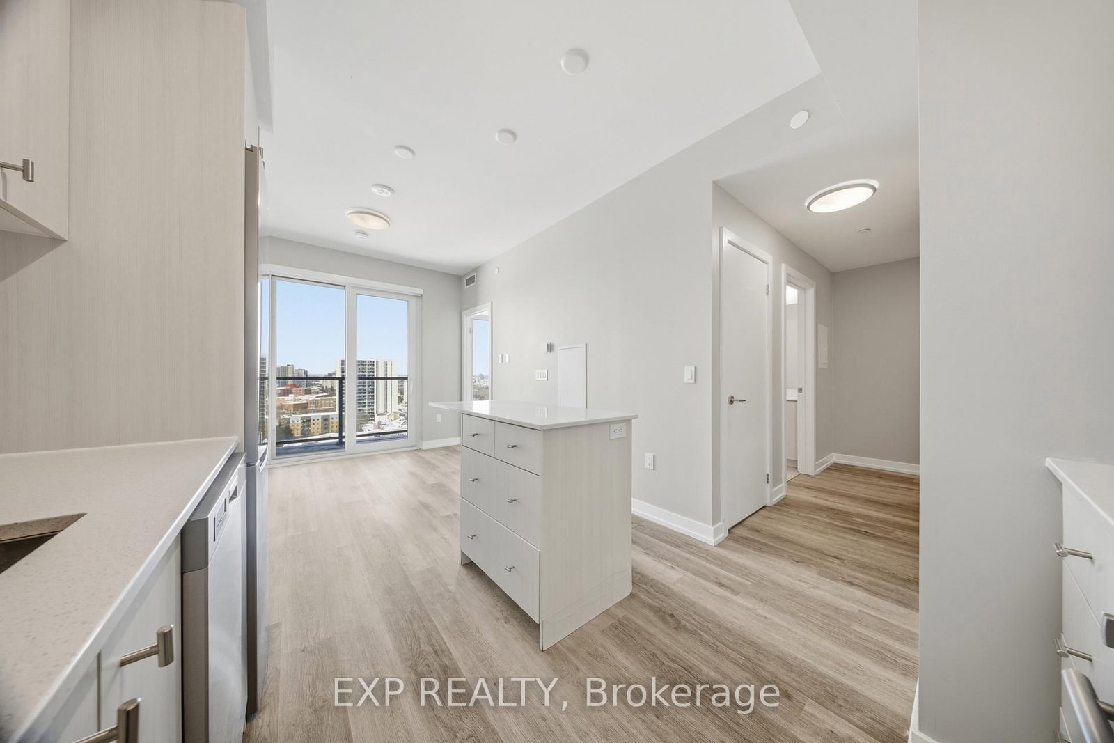 15 Wellington Street S, Unit 1810 - Photo 15