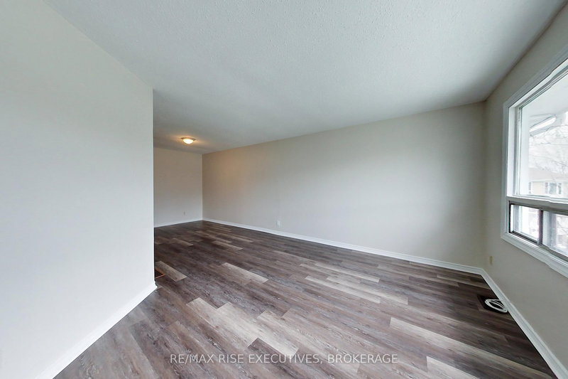 744 Selkirk Rd, Kingston, K7P 1A5 | Image 2
