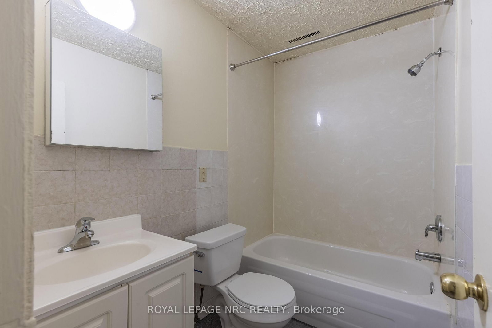 389 Elizabeth Street, Unit Unit 1 - Photo 13