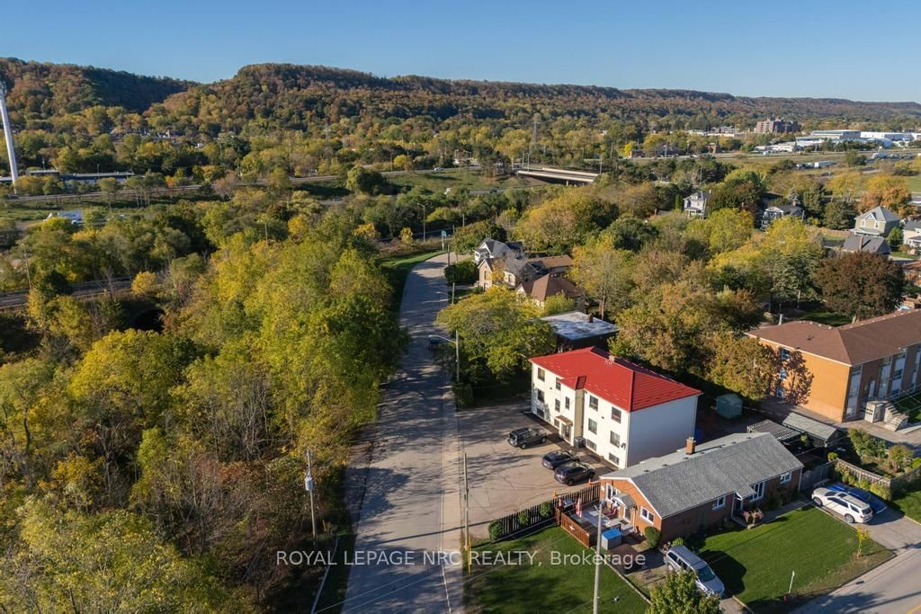 389 Elizabeth Street, Unit Unit 1 - Photo 3